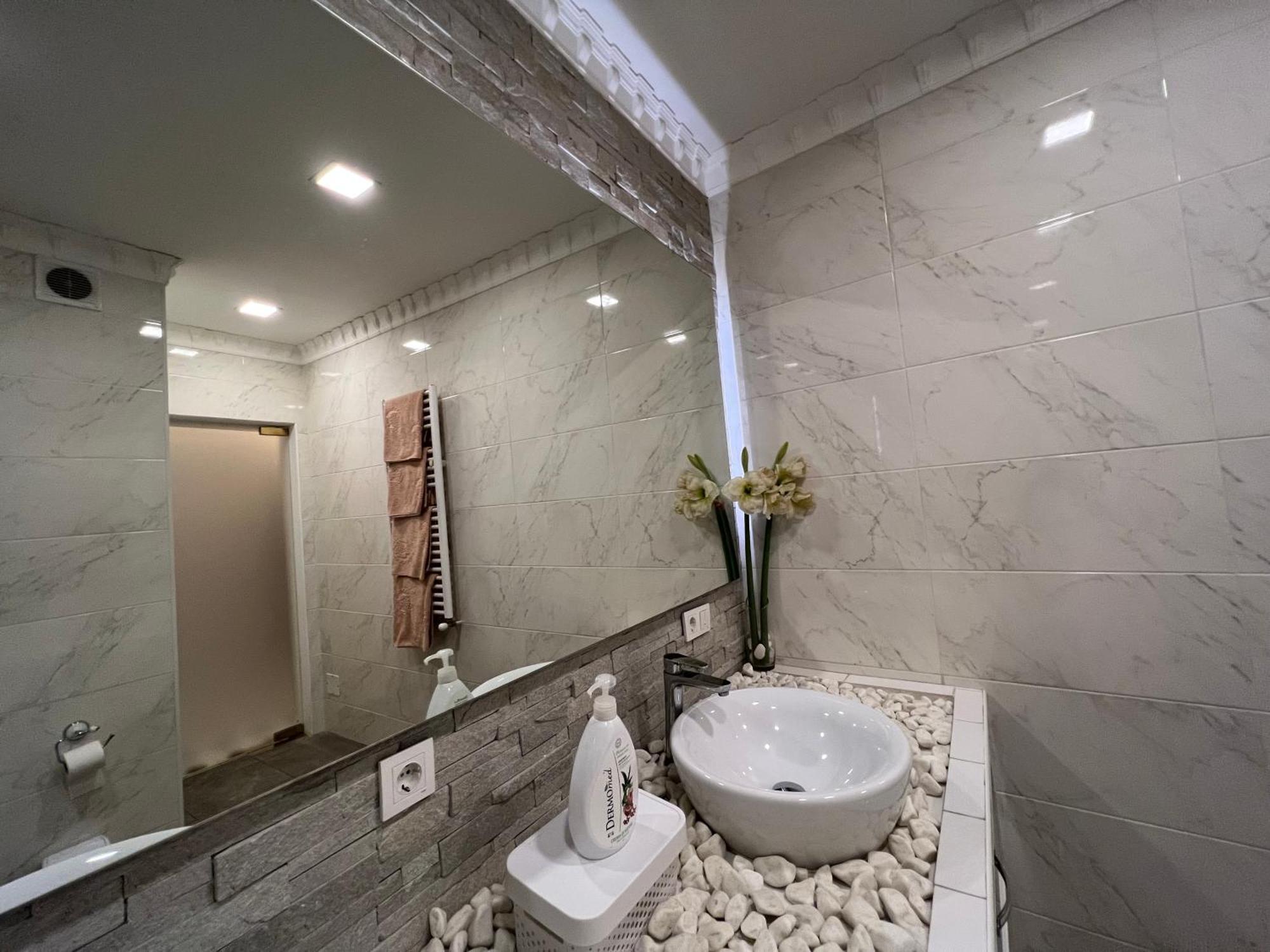 2 Bedrooms Heart Of City Center Chişinǎu Buitenkant foto